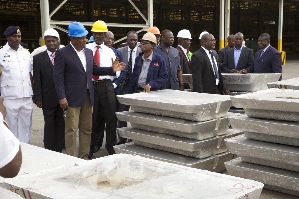 Rasta4NDC's tweet photo. We must add value to our cocoa by increasing domestic processing, refining our gold before export, and pursuing the dream of an integrated bauxite and alumina industry. #JMSpeaksOnEconomy #JMisthesolution https://t.co/5Tccc2aQun