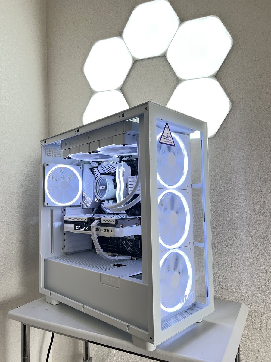 OZgaming0's tweet photo. 残り2日切りました⏳

沢山のご応募ありがとうございます！

大人気の #NZXT 製パーツを沢山使ってるゲーミングPCです✨

まだ応募されてない方は是非ご参加してみて下さい！

＃ゲーミングPC
＃自作PC https://t.co/bVmdcykLEc