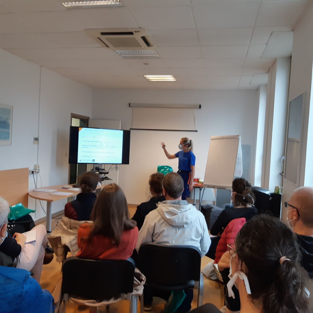marcelpromatmut's tweet photo. Merci à nos sociétaires @Matmut d'être venus s'initier aux #GestesPremiersSecours avec le kit #MiniAnne. Merci aussi au @CentreMgen et à @AntoniniMyriam pour leur accueil dans leurs superbes locaux. Toujours de bons moments de convivialité. https://t.co/YSQGJ0zjMW
