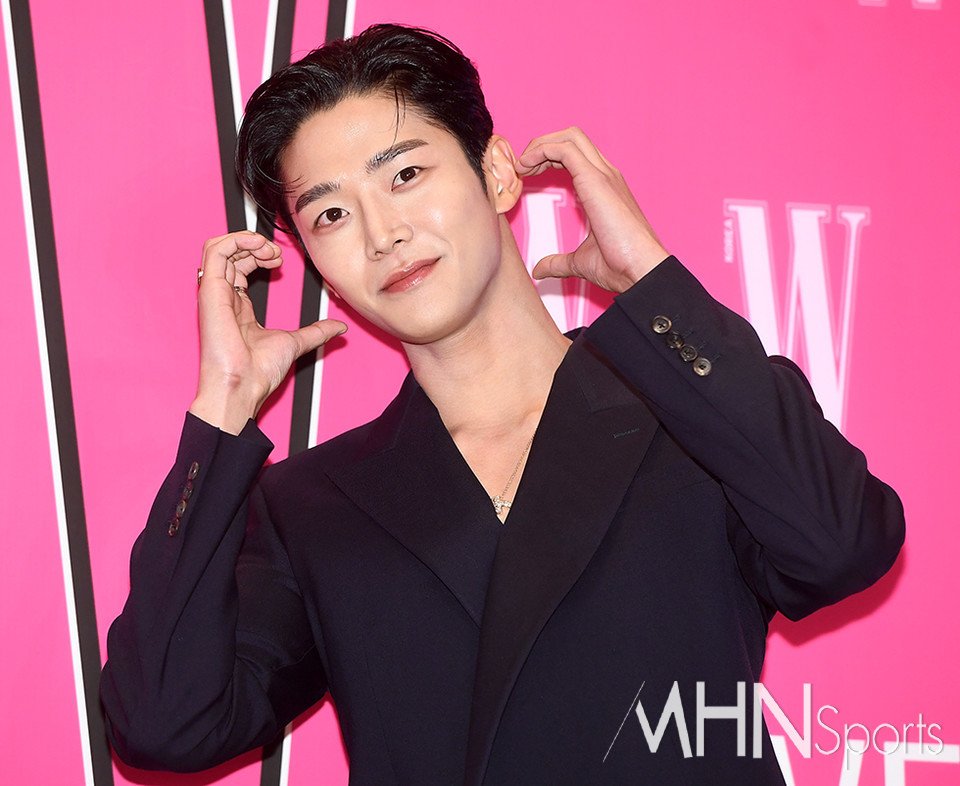 FgJTVzfUcAUhOT4?format=jpg&name=medium