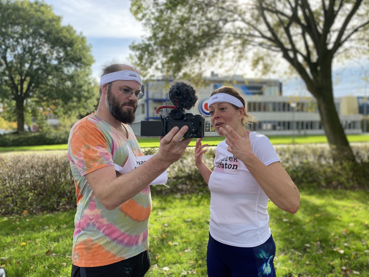 3..2..1 GO! De Fryske ynsprekmaraton is justermiddei offisjeel fan start gien mei it startskot fan deputearre <a href="/sietskepoepjes/">Sietske Poepjes ‏</a>. Draafsto digitaal ek mei en draachst by oan Fryske smartphones en soarchrobots? Gean nei ynsprekmaraton.frl om mei te dwaan!