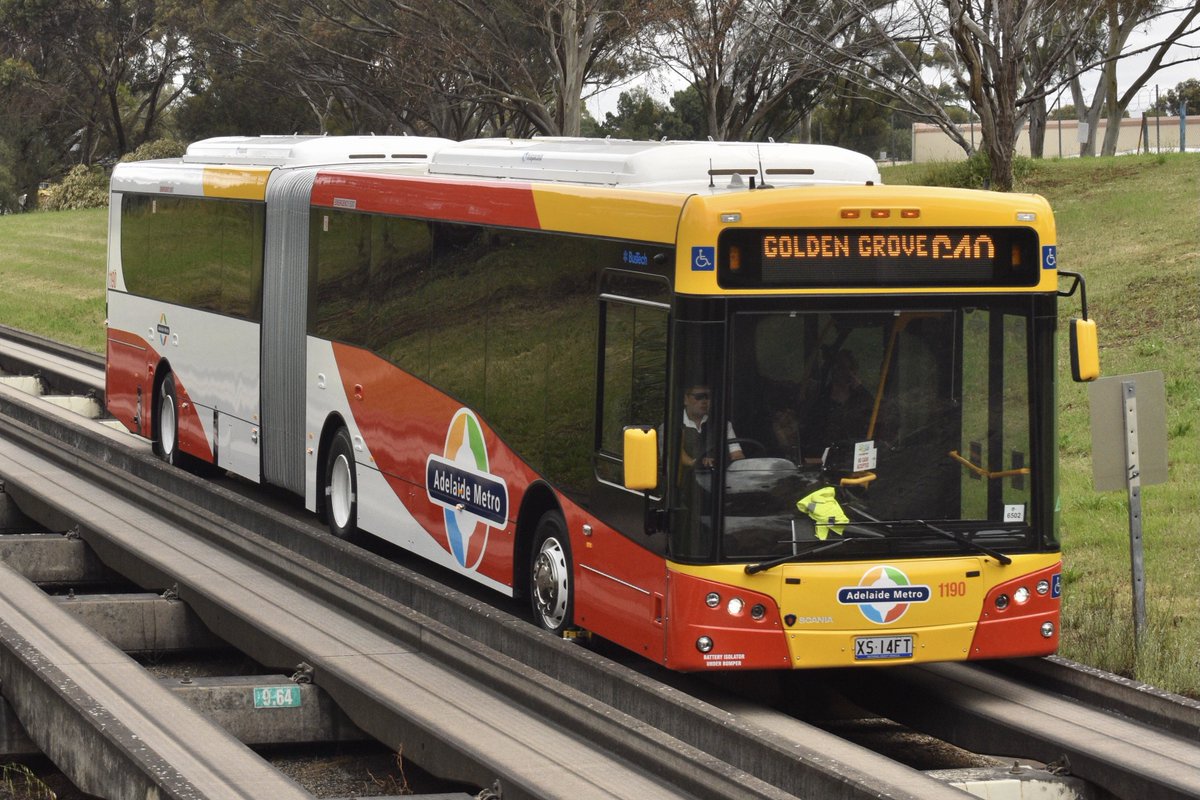 cjsheldon2012's tweet image. Some photos of Torrens Transit’s 1190, the first Bustech artic to be built, on its first day in service on Monday, over a year after it first started testing. #adelaidemetro #bustech @AdelaideMetroSA