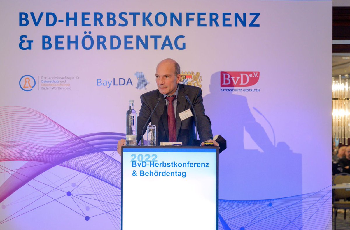 Prof. Petri #BayLfD zum Thema Datenaufräumen nach der Pandemie: Die Behörden müssten die Daten vom Umfang, Menge und Speicherzeitraum her auf das Notwendigste begrenzen. Wenn der Zweck der Speicherung entfällt, dürften die Daten nicht unbegrenzt aufbewahrt werden. #HK22