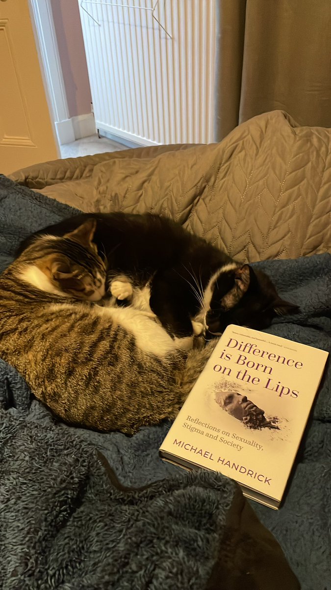 HAPPY PUBLICATION DAY to the amazing @MichaelHandrick 😍😍😍 the lads wanna know when you’re coming to <a href="/PortyBooks/">The Portobello Bookshop</a> so they can get their copy signed?! #publicationday #memoir #workingclass