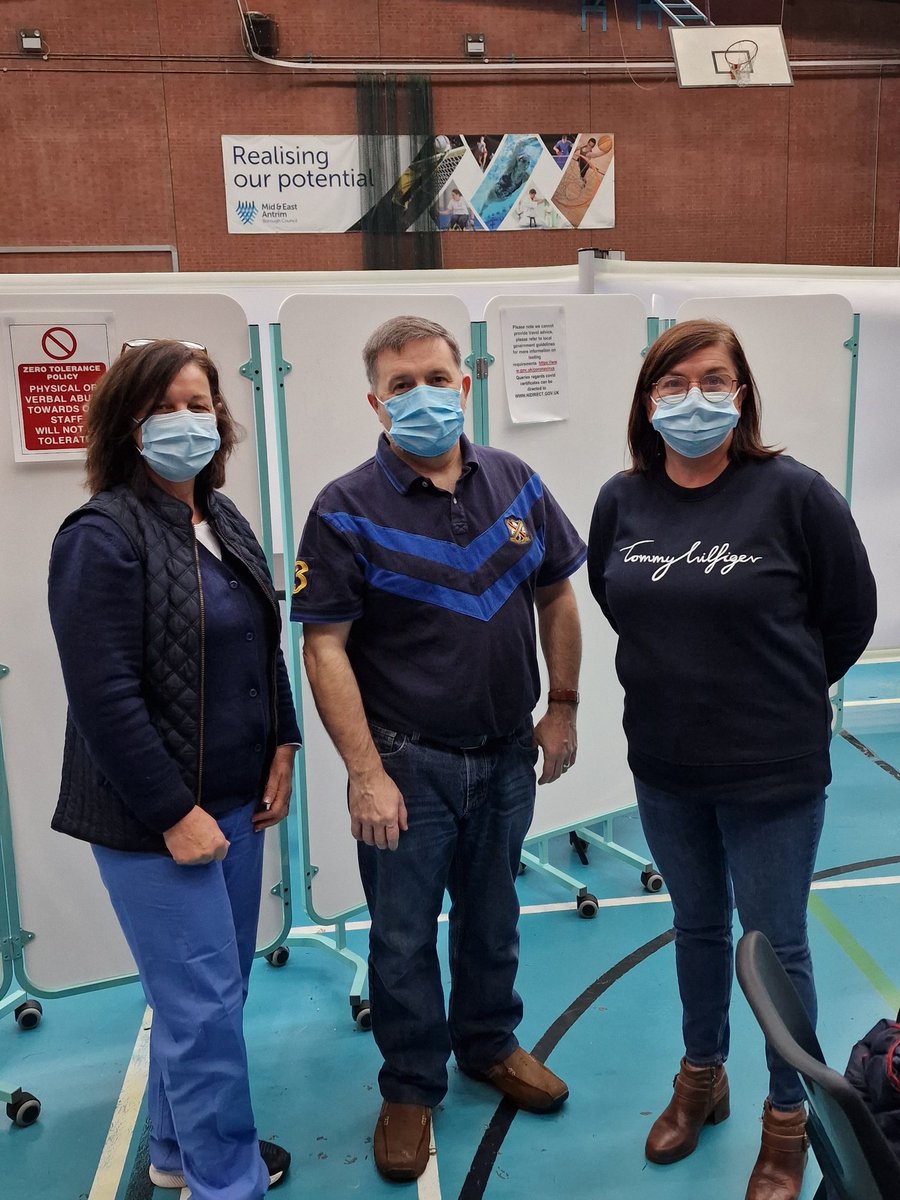 As always efficient &amp; professional <a href="/NHSCTrust/">Northern Trust</a> staff delivering the winter COVID-19 booster and flu vaccines, check if you're eligible &amp; take the opportunity to get yours.

1st, 2nd &amp; booster COVID-19 vaccine doses also available to anyone who needs them👇
nidirect.gov.uk/articles/get-c…