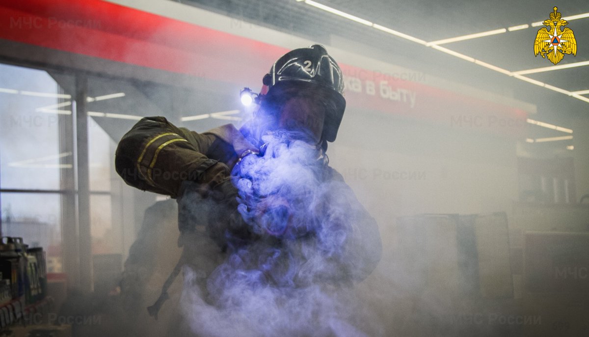 Крупные учения провели пожарные в омском торговом центре
mchs.gov.ru/deyatelnost/pr…
#МЧСРоссии #МЧС #Омск