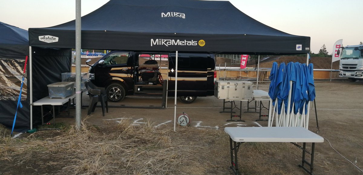 ashita_pms's tweet image. 今週末開催の全日本モトクロス選手権、今回もスタート前にブース出店させて頂くことになりました。
皆さんのご来訪お待ちしております。

2022 AJMX Rd,6 Offroad village
#mikametals #ミカメタル