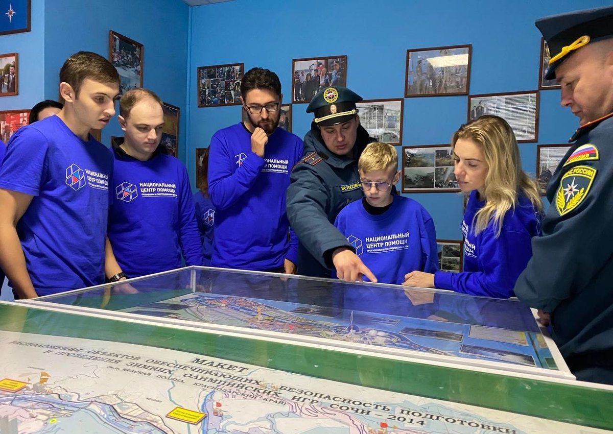 Волонтеры будут проходить подготовку в профессиональных аварийно-спасательных формированиях МЧС России
mchs.gov.ru/deyatelnost/pr…
#МЧСРоссии #МЧС