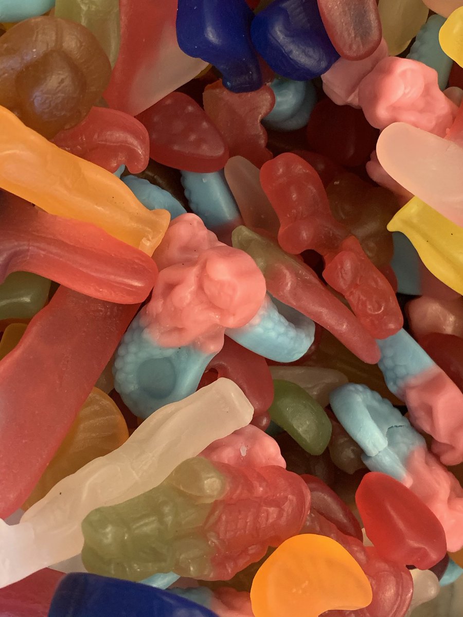 thegreenstores's tweet image. How about buying some loose sweets and save all that plastic packaging over halloween! 🎃 #reducesingleuseplastic