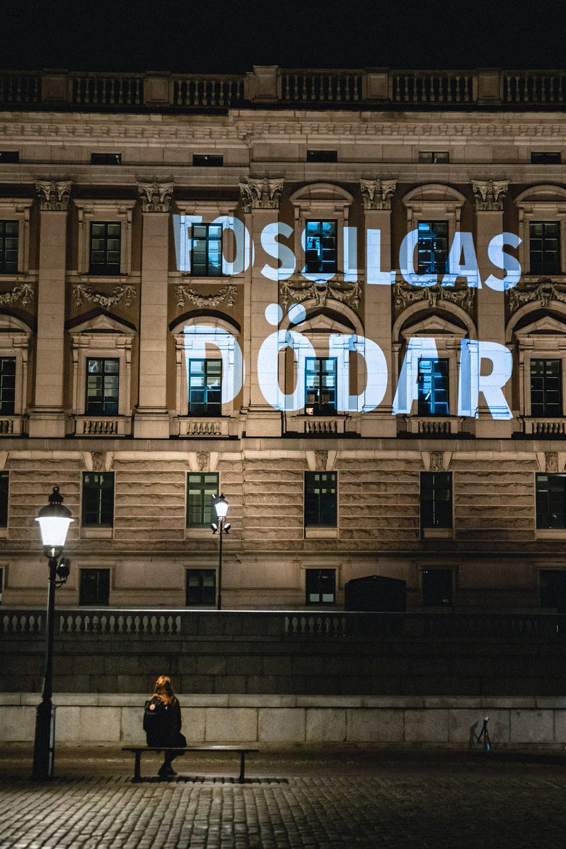 KLIMATSVEK lyste upp Sveriges riksdag igår. Vi går mot tre graders uppvärmning och ni lägger ner miljödepartementet. Varför hatar ni förnybar energi och älskar fossilgas? <a href="/RPourmokhtari/">Romina Pourmokhtari</a> <a href="/SwedishPM/">Ulf Kristersson</a>