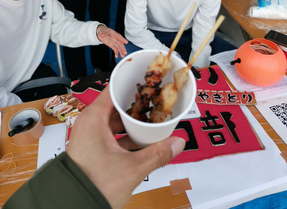 s_ecocivil's tweet photo. エコシビル部
学祭1日目！

焼き鳥を販売！
2本で100円です〜😊 https://t.co/W65YnFRxG3