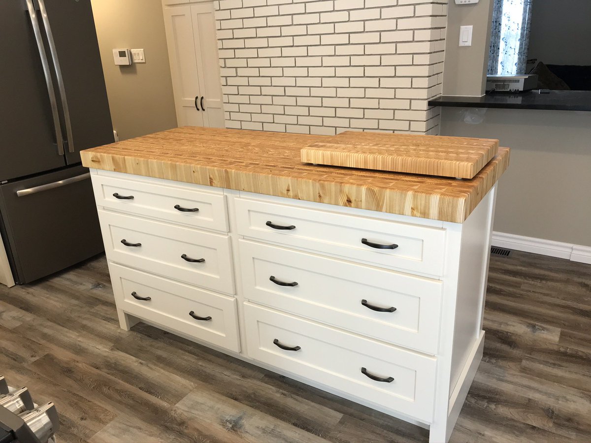 Baron_Ryan's tweet photo. @larchendgrain Yes indeed, Amazing workmanship, beautiful custom 3” butcher block center island and custom separate cutting board for our home.  Great addition and choice for our kitchen. https://t.co/NtTLbjnvOa