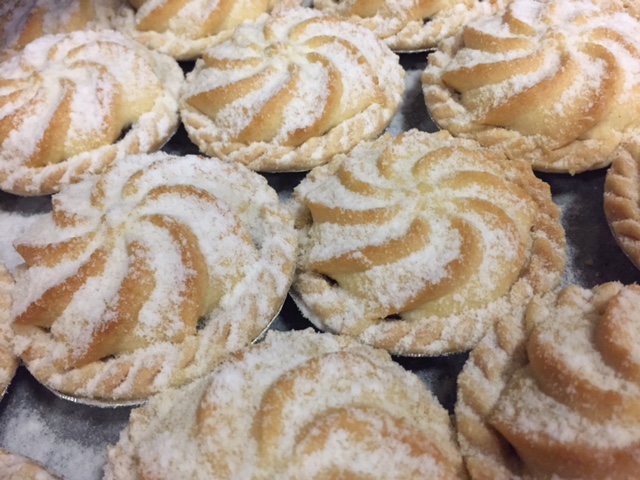 It's that time of year again!!! Who's not ordered their mince pies....