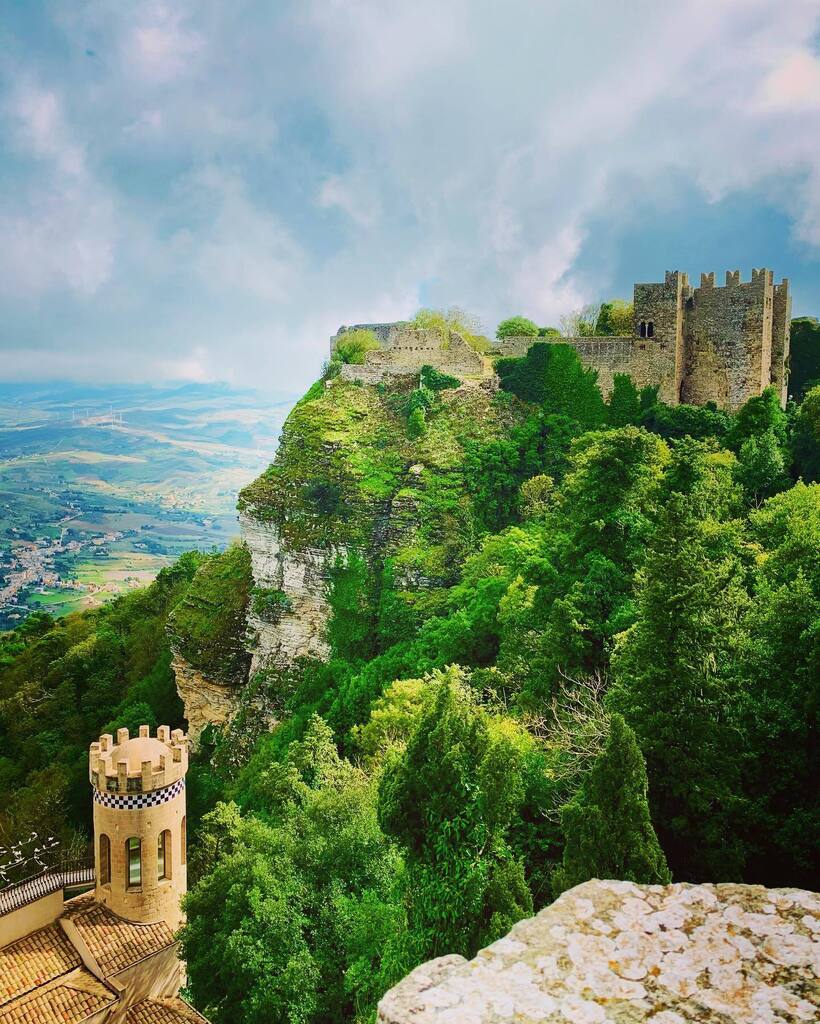 hd9imaging's tweet photo. Torretta Pepoli and Castello de Venere in the medieval hill top town of Erice, Trapani, Sicily, Italy.
.
.
.
#erice #trapani #visit_trapani #sicily  #italy #trapanitourism #sicilytourism #italytourism #italytravel #sicilytravel #trapanitravel #visitsicily #visititaly #travel… https://t.co/ktdcvhLWIp