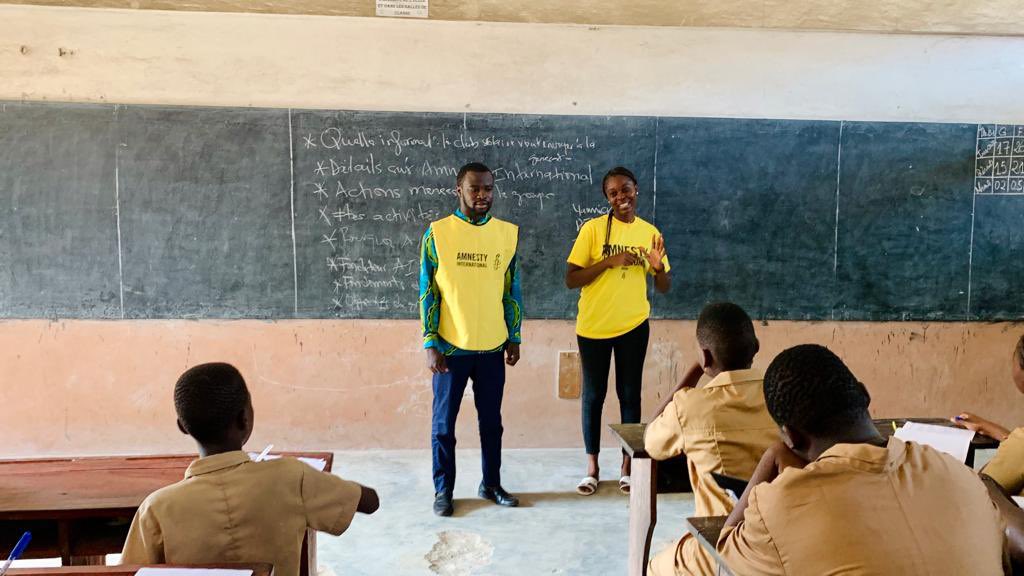 HOUEDIKINAlexa3's tweet photo. L’un des groupes de Amnesty International précisément le Groupe St Rita de Cotonou dont je suis membre a effectué une activité au sein de l’un de ses Clubs Scolaires dans l’après midi du mercredi 26 Octobre 2022.

Cette séance a été très intéressante et interactive 😍 https://t.co/hjKzyR8cau