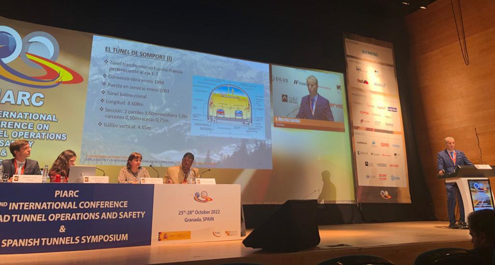 "Los túneles son seguros, pero no debemos conformarnos y siempre se puede seguir mejorando para garantizar la máxima seguridad a los usuarios" Íñigo Pérez, especialista en túneles de Prointec y responsable de seguridad del túnel de Somport en #PIARCTunnelSpain22 de Granada.