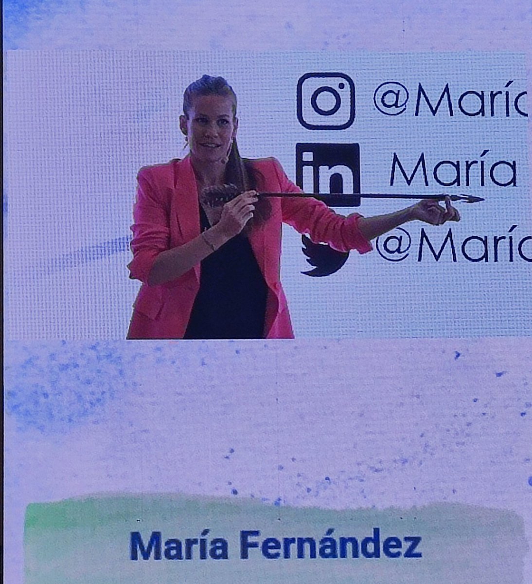 Conferencia de clausura en <a href="/anecorm/">ANECORM</a> de la mano de <a href="/Maria_FGF/">María Fernández</a>, ¡apuntar al objetivo con un verdadero poder, el de retroceder para coger impulso y ganarle a la vida!.
👉🏼¡Enfócate, no te distraigas!.
Gracias María por poner ❤️ y empujarnos a conseguir ese objetivo.
👏🏼👏🏼👏🏼👏🏼