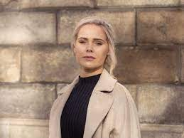 Stephenteap's tweet photo. Overwhelmed with emotions at the shock of learning of the passing of the beautiful person and mother that was #LynseyBennett. While her pain ends today it only begins for those who loved her most, my thoughts are especially with her 2 little girls. #RIPLynsey https://t.co/7aMLpWagE2