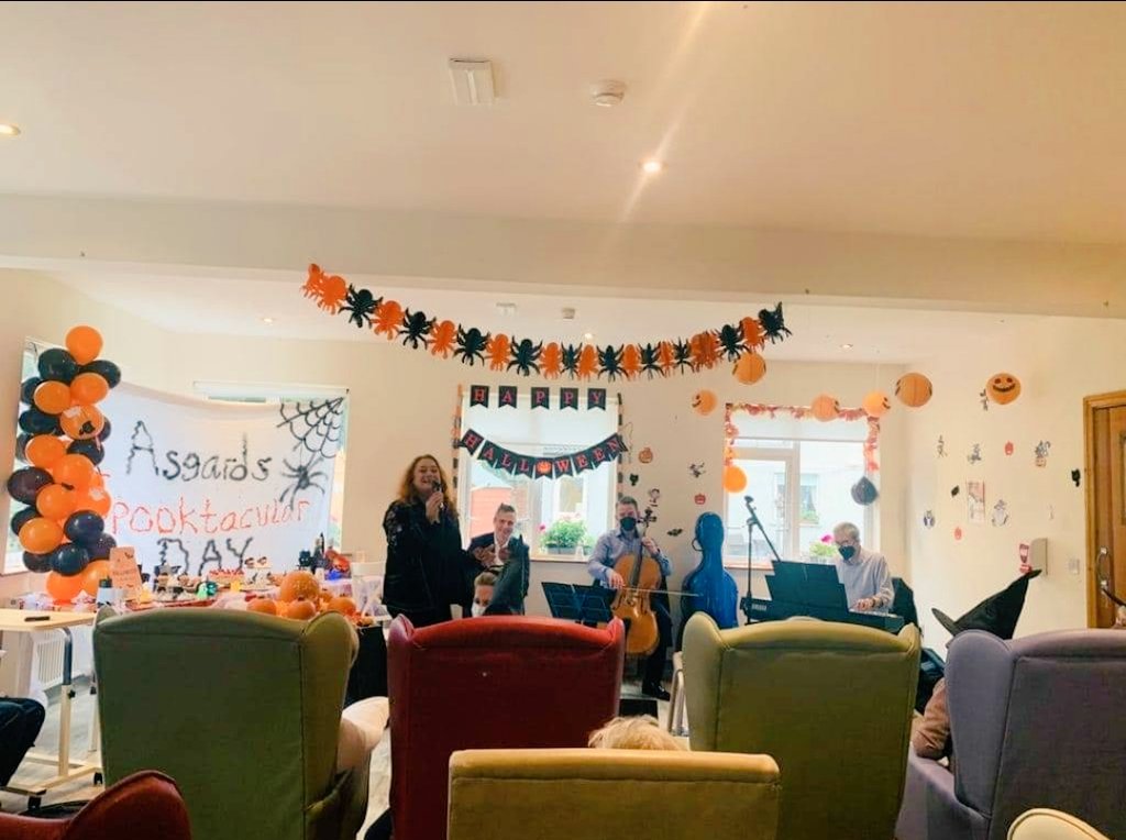 MMMquartet's tweet photo. Thank you @AsgardLodge for a Spooktacular welcome on our final concert in Wicklow this week with @niamhkavanagh93 @NiallTrumpet @geraldperegrine #BrianConnor.
Thanks @artsoffice @creativeirl @DeptCulturelRL for supporting our live concerts, providing access to the arts for all. https://t.co/Vat5CBgJjA