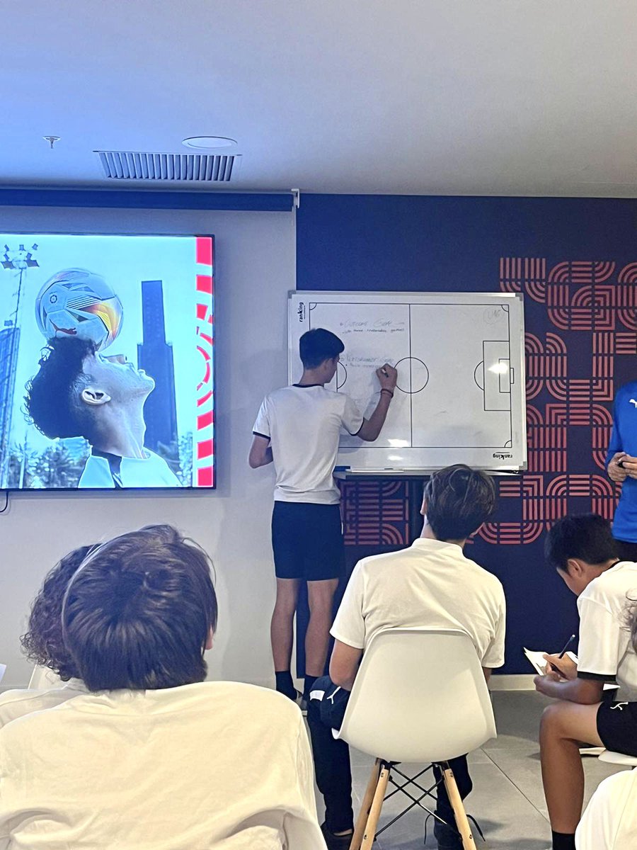 grjoseangel's tweet photo. Goal Setting workshop with our LaLiga Academy Madrid players, sharing with them tools and strategies to keep focused for all the challenges of the season.
#LaLigaGrassroots
#LaLigaAcademyMadrid https://t.co/HLeTB65nNA