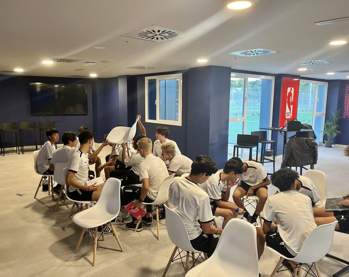 grjoseangel's tweet photo. Goal Setting workshop with our LaLiga Academy Madrid players, sharing with them tools and strategies to keep focused for all the challenges of the season.
#LaLigaGrassroots
#LaLigaAcademyMadrid https://t.co/HLeTB65nNA
