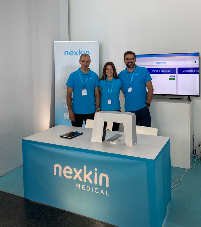 NexkinMedical's tweet photo. Parte del equipo de Nexkin Medical estamos en #SEAIC2022 presentando el dispositivo para lectura digital de las pruebas cutáneas: Nexkin DSPT. Os esperamos en la exposición, pasillo izquierdo junto a la entrada. https://t.co/noExOruvmO