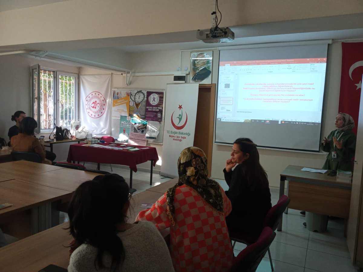 Beykoz İlçe Sağlık Müdürlüğünde görevli psikolog Elmas Çamurcu tarafından 'Gençler ve Ruh Sağlığı' konulu konferans düzenlendi. 📍 Anadolu Hisarı Öğrenci Yurdu