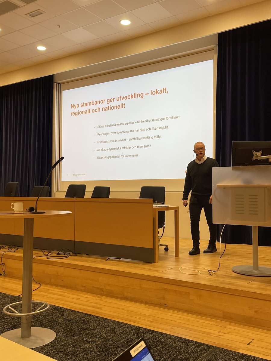 Kommunalt forum och länets riksdagsledamöter uppdateras om arbetet m #nyastambanor Kort sagt, det behövs ökad spårkapacitet för tillväxt och utveckling.