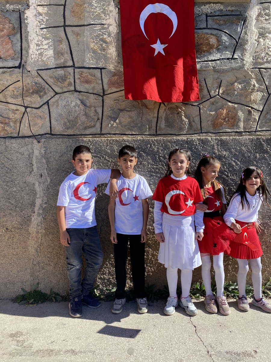 BingolIlk's tweet photo. Okulumuzda 29 Ekim Cumhuriyet Bayramı çeşitli etkinliklerle kutlandı. 🇹🇷🇹🇷🇹🇷 #CumhuriyetBayramı @bingolmem @halilyucel6060 @yusuf_tokus @halukcakan12 @12AKINCI @ilyaserdogann https://t.co/z6qpgONrYJ