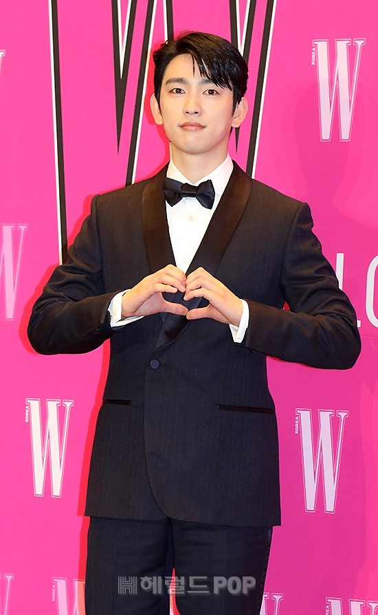 FgJbFFSaUAAxUn0?format=jpg&name=900x900