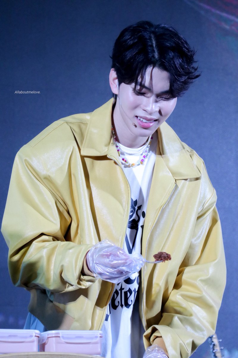 231022 | <a href="/mytonsrn/">mytonsrn</a> 🌤️

ช่วงทำข้าวปั้นคือช่วงที่ตลกที่สุดในงาน
เมนตั้งใจทำมาก แฟนคลับพร้อมใจกันส่ายหน้าบอกไม่กล้ากิน 🤣

#mytonsrnhbd1stmeet
#mytonsrn
#allaboutmelove