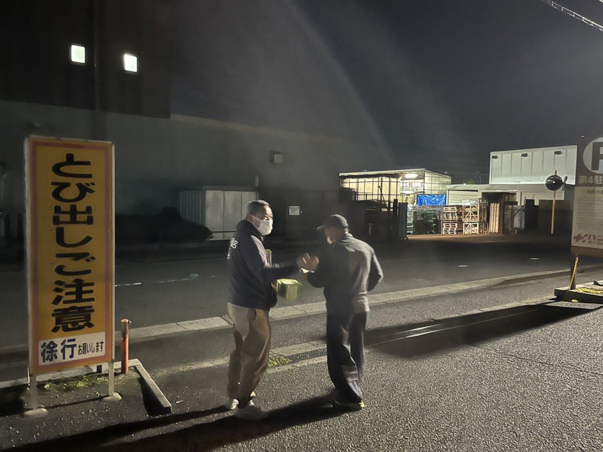 m_fururu's tweet photo. 街頭ティッシュ配り中
組合のアピールです(^^)

#ハンディホームセンター綾瀬店
#綾瀬建設総合組合
#組織拡大
#お仲間さん募集中 https://t.co/P4xStkIrrM