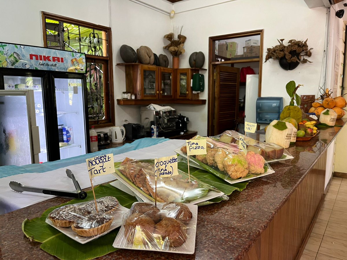 SIF_Seychelles's tweet photo. Selebre nou kreolite dan Vallée de Mai! 🌴
It’s been a packed week, full of celebrations for #FestivalKreol at #ValléedeMai and #FondFerdinand☀️
Today we’re wrapping up celebrations with a traditional #moutya performance at Fond Ferdinand, make sure you join us!💃 https://t.co/OL2mYfLNZ0