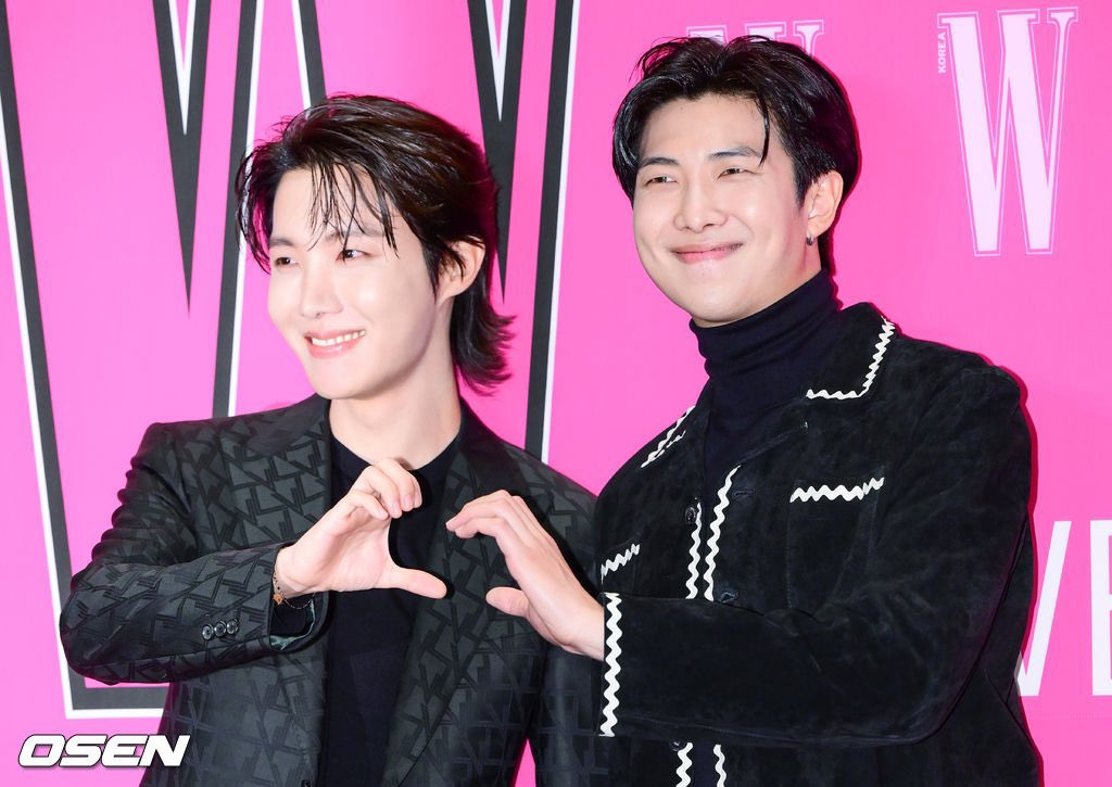 btspicstwt_'s tweet photo. [📸 PHOTOS] #RM &amp; #Jhope at 
Love Your W 2022 Red Carpet (1)

[source: k-media] https://t.co/IwWAPtJrSx