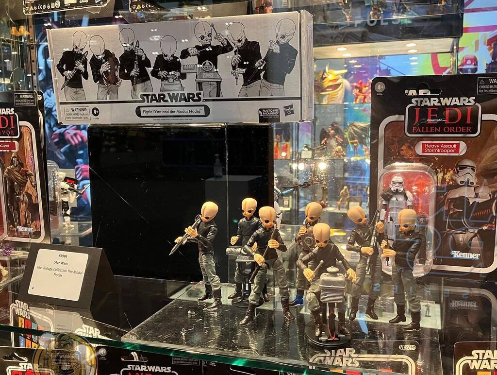 FanthaTracks's tweet photo. VTC 3-3/4β boxed sets on display @hasbropulse booth @mcmcomiccon london #starwarsblackseries #starwarstvc #starwarsretro #mcmcomiccon #hasbropulse
No wonder troopers canβt shoot straight !!!
https://t.co/9Vmq39cbrJ https://t.co/svR32Ql3Jx