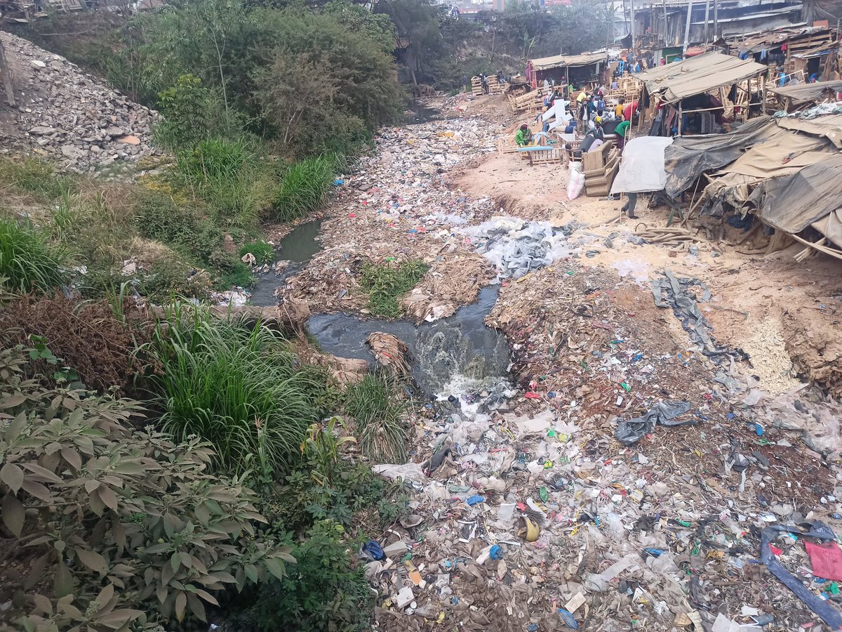 How the furniture business making owners are choking #NairobiRiver  at Gikomba. <a href="/SakajaJohnson/">Sakaja Arthur Johnson</a> <a href="/NemaKenya/">NEMA Kenya</a> <a href="/Environment_Ke/">Ministry of Environment, Climate Change & Forestry</a> <a href="/Ma3Route/">Ma3Route</a> <a href="/Sir_Labz/">🚶Nairobi Walks & Cycles 🚴</a> <a href="/nairobirivers/">ReclaimNairobiRiver</a> <a href="/bor_rebecca/">Rebecca Bor</a> #environment