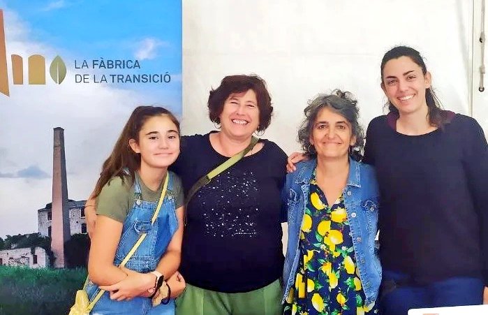 fab_transicio's tweet photo. 🧮Fa uns dies vam participar a la Fira d'Economia Solidària de Catalunya #FEScat @xes_cat expandint la nostra il·lusió i somni de vida en comunitat, i compartint espai amb projectes referents al món de l'habitatge cooperatiu com @perviure @celobert_coop o @sostrecivic. https://t.co/uDda2LSaQe