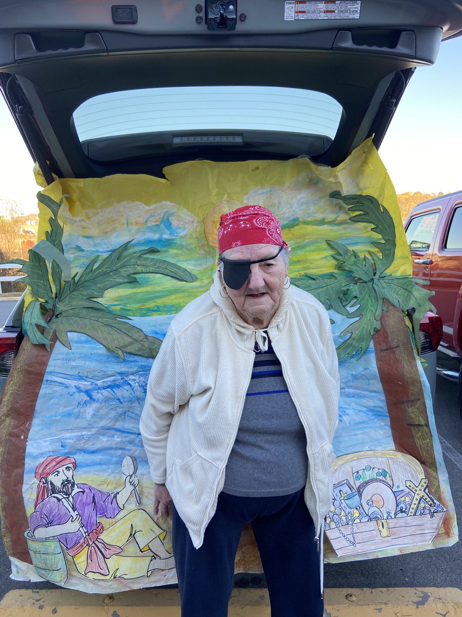 sonya_cam's tweet photo. I had so much fun with my mamaw at the assisted living trunk or treat family night. It’s always good to see those little old grandparents light up &amp; smile &amp; laugh in their costumes while giving out candy to kids. Some of the residents trick-or-treated too which I loved https://t.co/zfiDdbLbGD