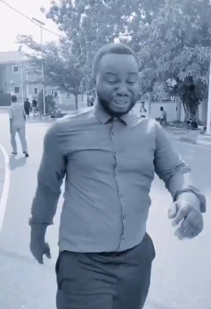 KennyBarth's tweet photo. I went to a nearby market yesterday with 10k to get some food stuff and I can only say; NA ONLY GOD GO PUNISH bUHARI AND apc 😭 https://t.co/29AWUDN77t
