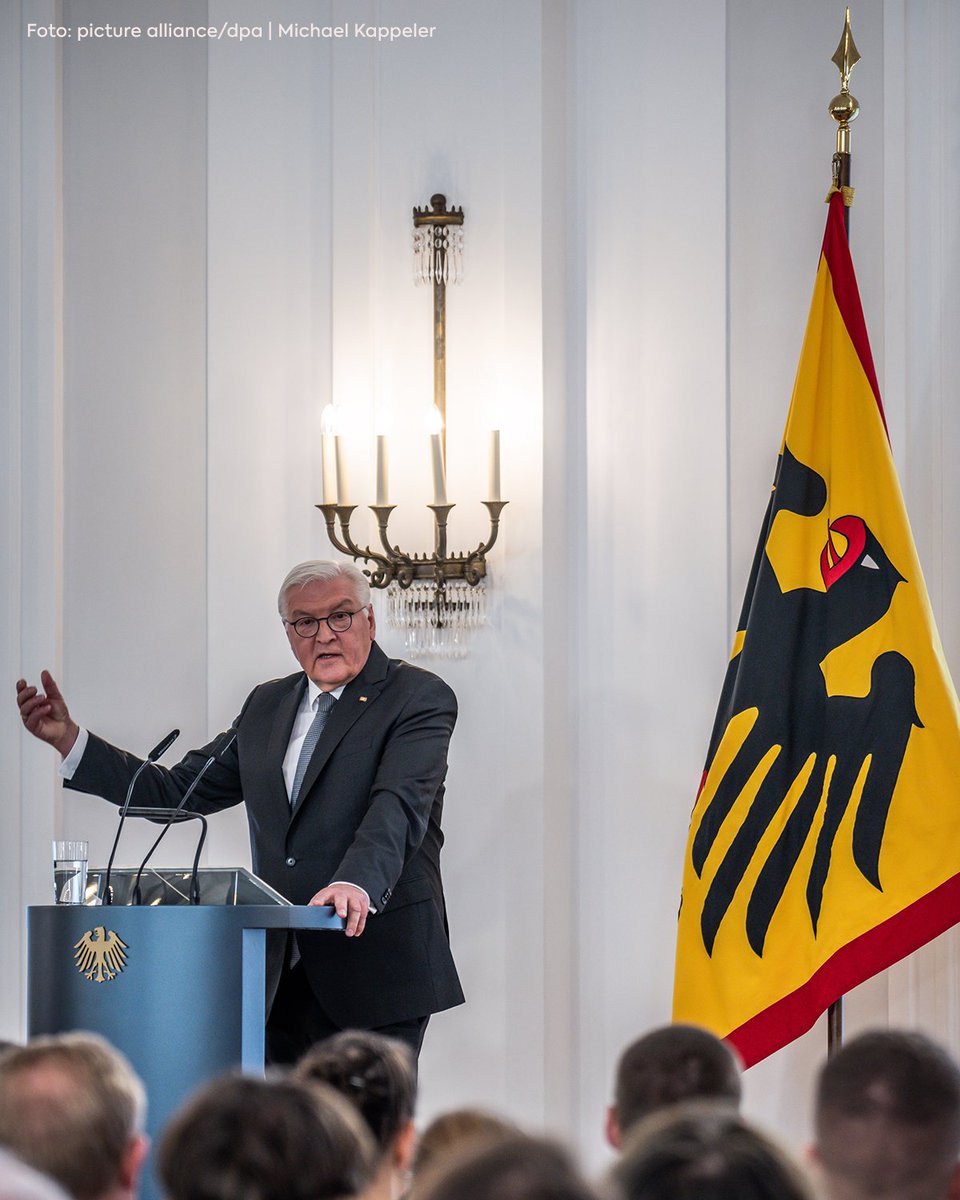 Es stehe eine schwere Zeit bevor, so Frank-Walter #Steinmeier in seiner Rede zur Lage der Nation. Wir dürften unsere Kraft nicht im Gegeneinander vergeuden. 'Wenn wir zusammenhalten, Mut & Ehrgeiz beweisen, dann bin ich mir sicher: Dann werden wir unserer Aufgabe gewachsen sein.'