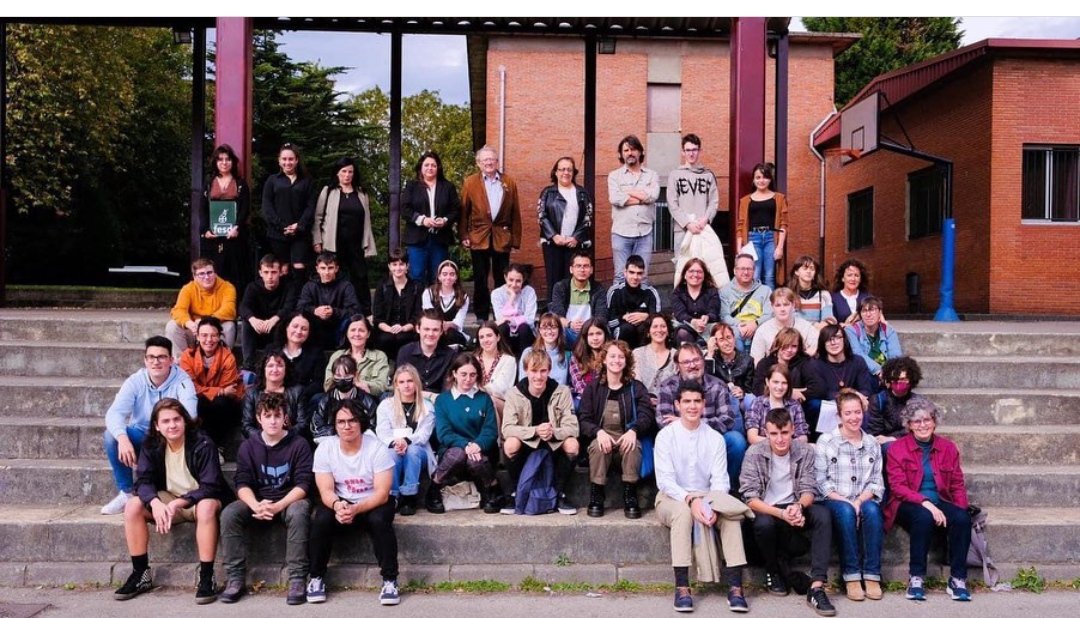 iessanchezlast's tweet photo. Alumnado 2°Bchto participan"Taller Periodistas"@iesroces preguntando a #AdamMichnik Premio Princesa Asturias Comunicación y Humanidades. 3°ESO y 2°Bchto participan encuentro literario con #Juanmayorga Premio Princesa de las letras @fpa #iessanchezlastra #PremiosPrincesadeAsturias https://t.co/mmsMSFsV9U