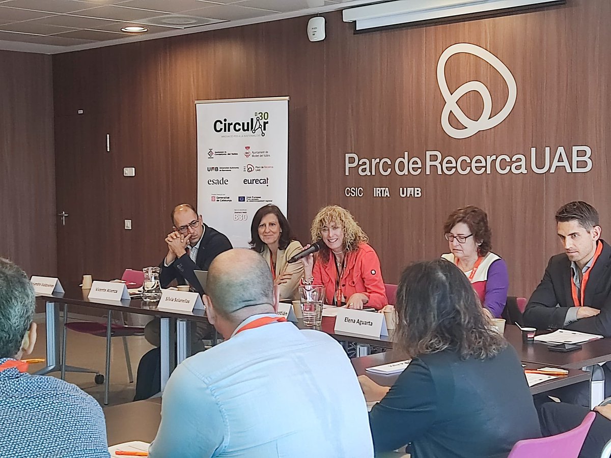 Hub_b30's tweet image. Arrenquem el #BrunchInnovació amb la benvinguda de la Vicerectora d&apos;Innovació, Transferència i Emprenedoria de la @UABBarcelona, Rosa María Sebastián. 
@ssolanell directora d&apos;@upiccambra modera la sessió.
#Mobilitat #ÀreesIndustrials #sostenibilitat