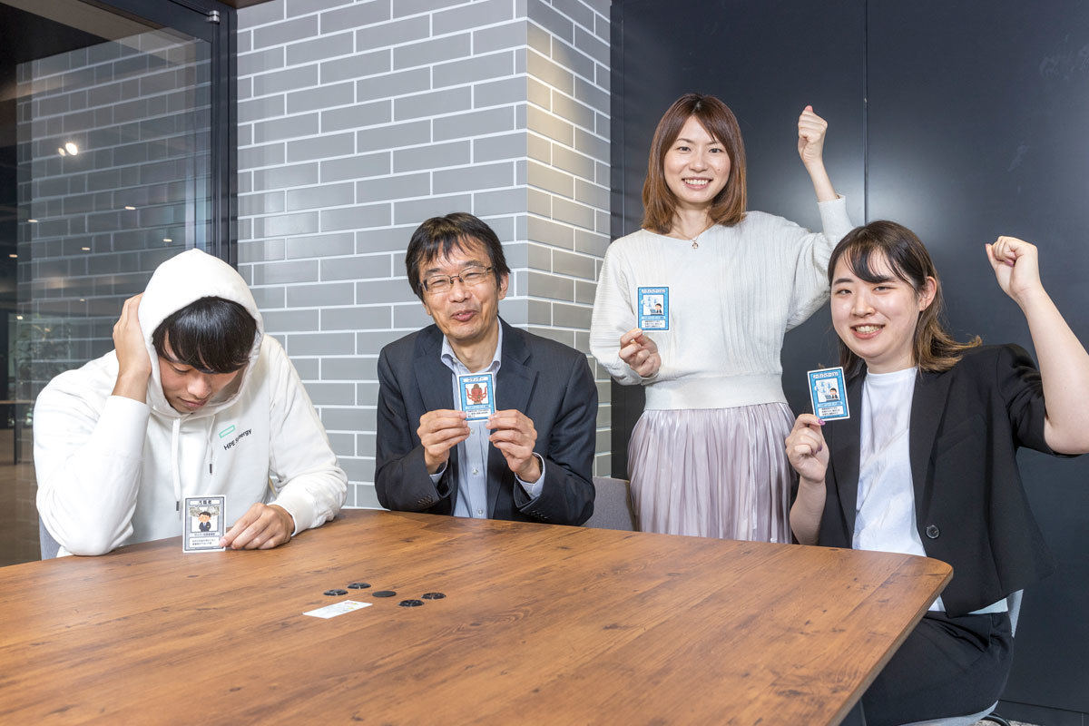 HPEJapan's tweet photo. 【記事掲載】HPE社員が話題のゲーム「セキュリティ専門家 人狼」をやってみた。サーバーをめぐる最近のセキュリティ事情とは？
特定非営利活動法人日本ネットワークセキュリティ協会（JNSA）のゲームを社員がプレイ、サーバーをめぐるセキュリティ事情や対策を語り合いました。https://t.co/yRVWhRG3Nf https://t.co/m1nx1KniGd