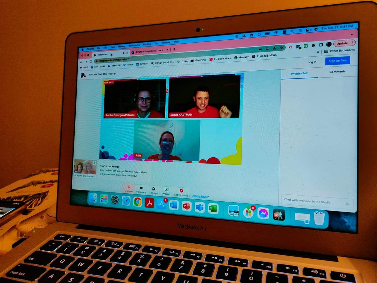 ucitelji_hr's tweet image. Naše suradnice Kristina Slišurić i @abfromz sudjelovale su obilježavanju @CodeWeekEU 2022. Kristina je predstavila rad studijske grupe koju vodi u svojoj školi kao podršku kolegama tijekom pohađanja EU Code Week Bootcamp masovnog otvorenog online tečaja. #codeweekbootcamp