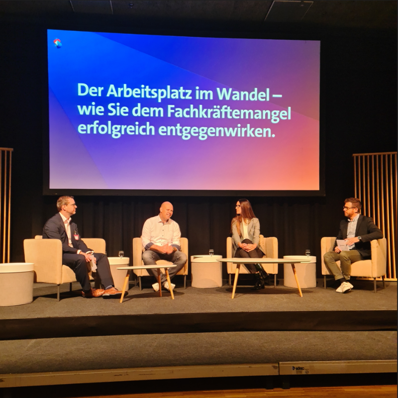 Swisscom_B2B's tweet photo. Tipps zum Thema #Fachkräftemangel gab es am Swisscom Workshop am Schweizer #kmutag in St. Gallen: Die Positionierung Ihres Unternehmens und die #Führungskultur sind entscheidend. Was sind Ihre Tipps?