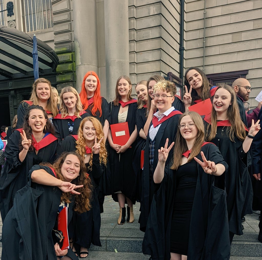 Massive congratulations to our 2021/2 cohort on their graduation yesterday (here's a few of them we managed to pull together for a photo)! Properly proud of the whole cohort: future publisher extraordinaires! 🥳📚🏅