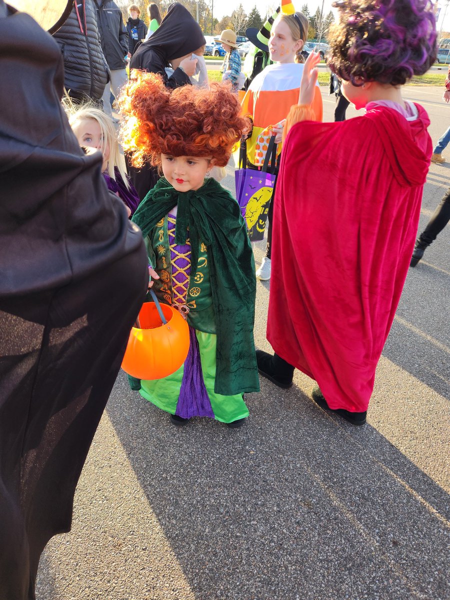 FalconLinkCrew's tweet image. Trunk or treat last night was awesome! Thanks to @rhs_stugo for putting it on! So fun for the younger kids to get to see what RHS is all about! Link Crew rocked the Hocus Pocus theme and the Sanderson sisters even came by!