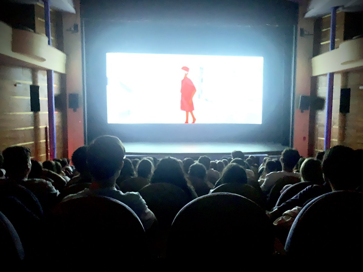 Lleno absoluto en el Teatro Juan Bernabé para ver ELIO, con @elhaze. Gracias al #AyuntamientoDeLebrija por su apuesta en nuestro primer largometraje documental. e.lebrija.es/agenda/i/04869…