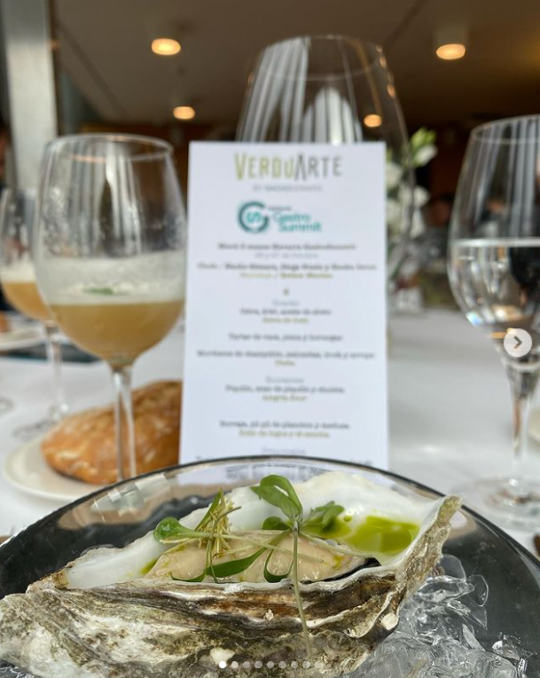 NGastroSummit's tweet photo. Excepcional  #Menú #PopUp a ocho manos #NavarraGastroSummit2022 elaborado por: 

🔹Nacho Gómara - Chef de Restaurante Verduarte ☀️ Sol Repsol 2020
🔹Diego Prado @DiegoPradoVs de Restaurant Alchemist ✽ ✽ Michelin
🔹Eneko Izkue @bculinary
🔹Esther Merino de Restaurant Alchemist https://t.co/J36v7zuj3k