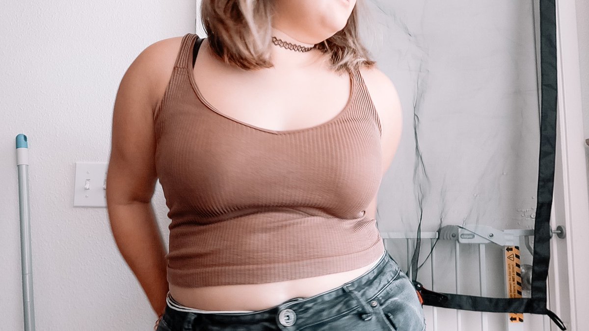 Owlsaur's tweet photo. been working on being comfortable with being uncomfortable🌸

#BodyPositivity #SelfLove #BodyTypes #MidsizeQueens #GirlsWhoGame #GamerGirl #TwitchStreamer #SupportSmallStreamers #NormalizeNormalBodies https://t.co/B4Va6KKpwk